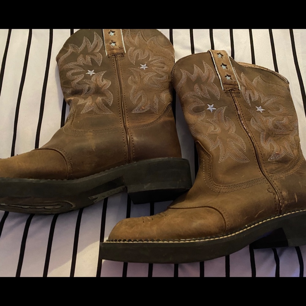 Ariat boots brown w/ blue pin stripping